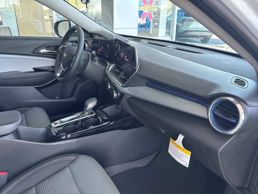 New 2026 Chevrolet Trax LT w/ Driver Confidence Package image 32
