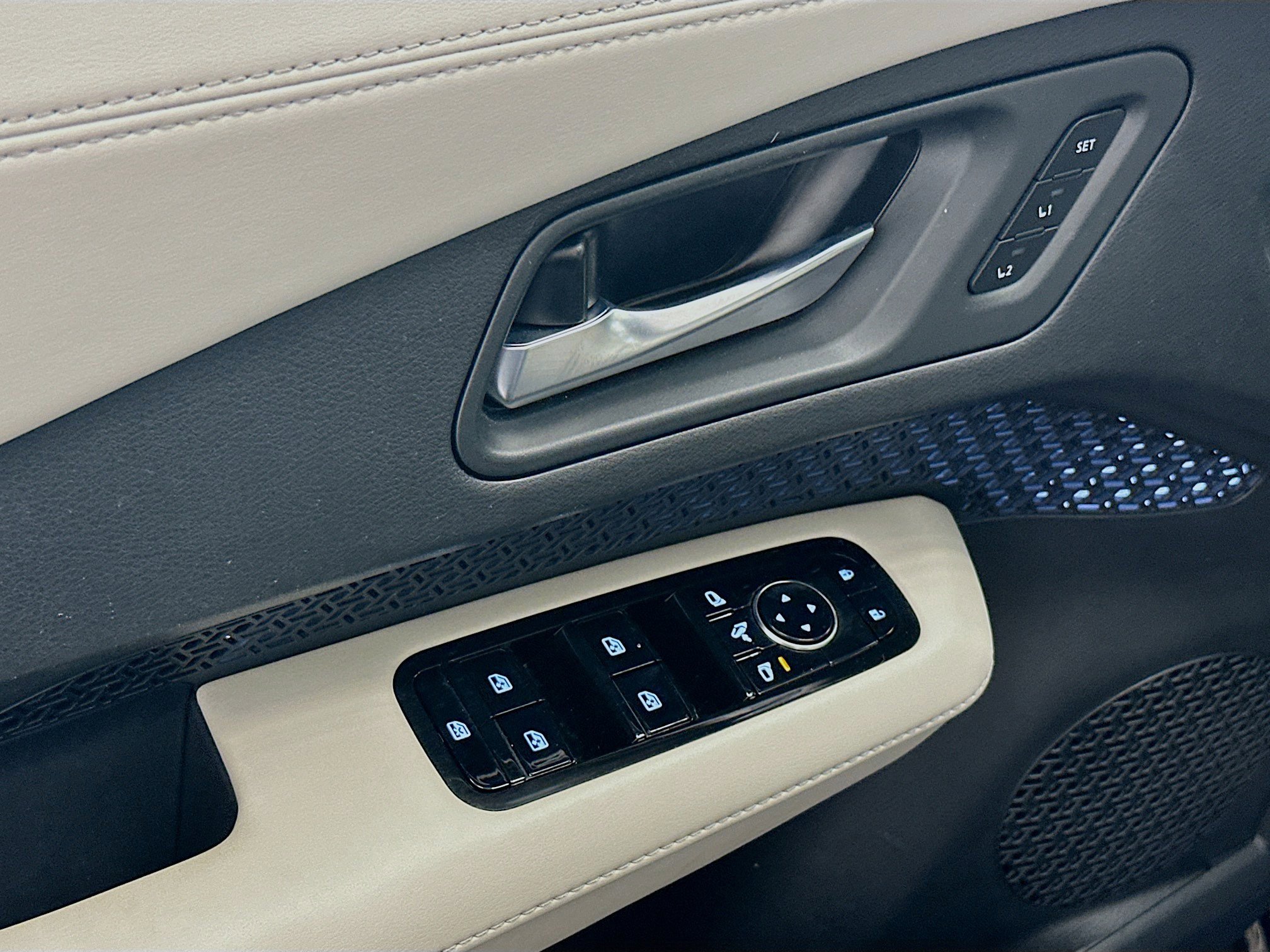 Used 2024 Nissan Ariya AWD image 15