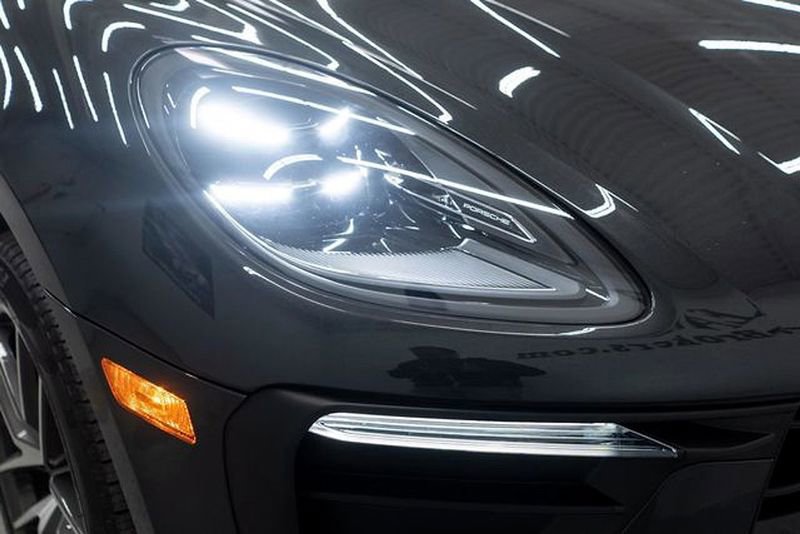 Used 2023 Porsche Macan image 42