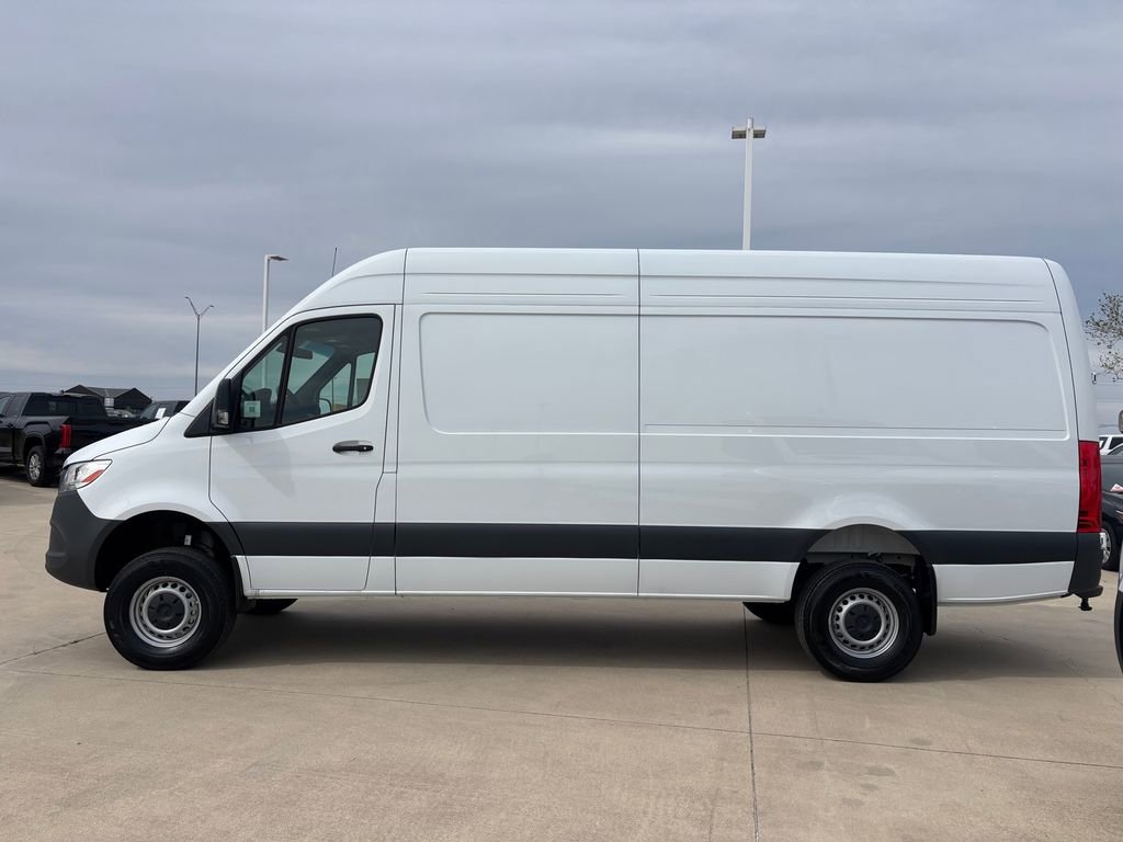 Used 2025 Mercedes-Benz Sprinter 2500 image 2