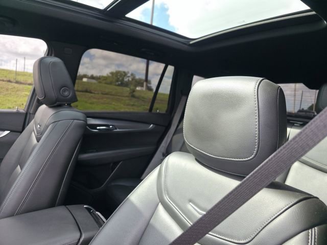 Used 2025 Cadillac XT6 Luxury image 12