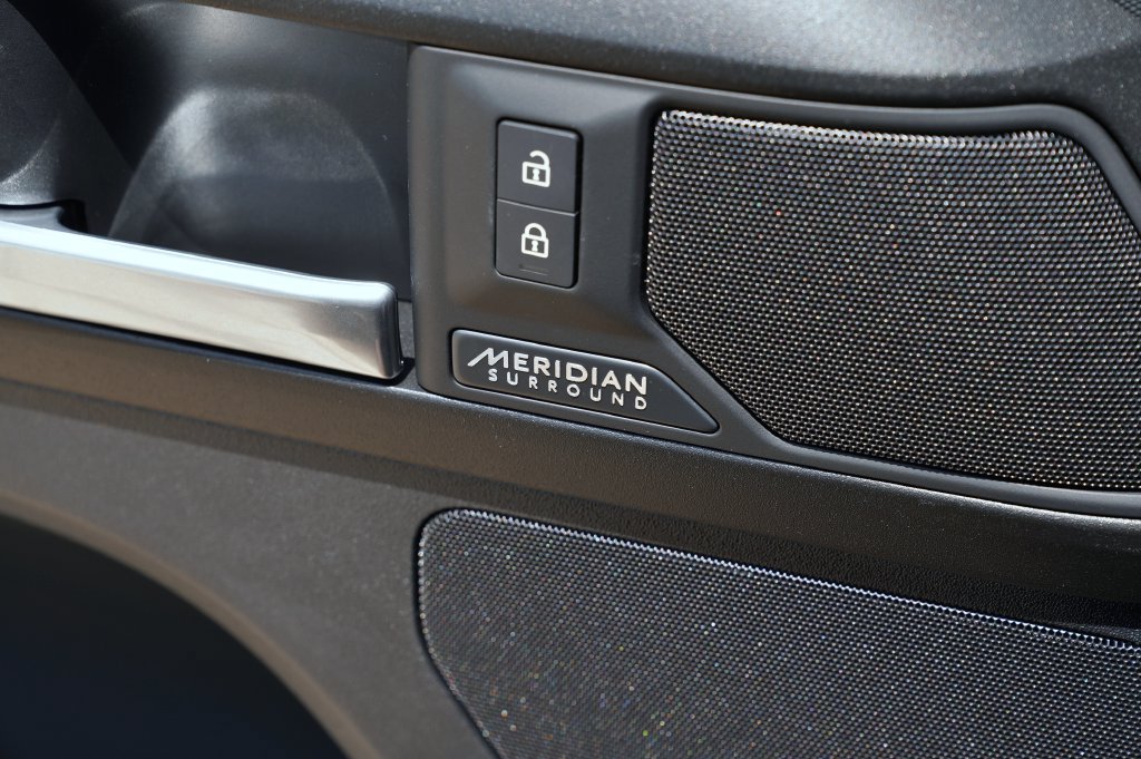 New 2026 Land Rover Defender 110 X AWD/4WD image 11