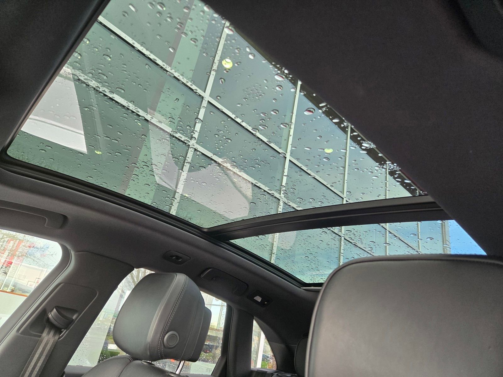 Used 2024 Porsche Macan image 18