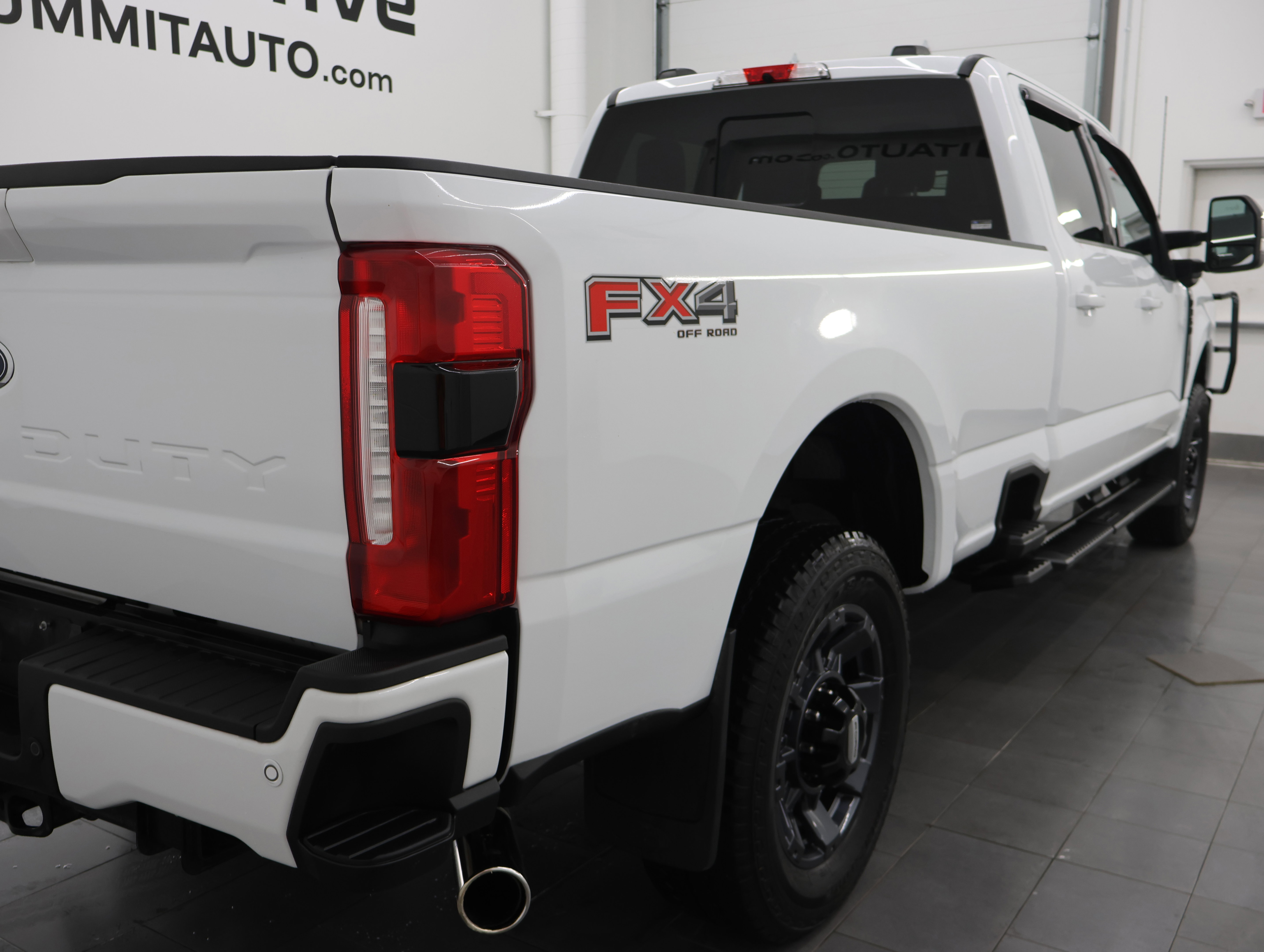 Used 2024 Ford F350 Lariat w/ Sport Appearance Package AWD/4WD image 4
