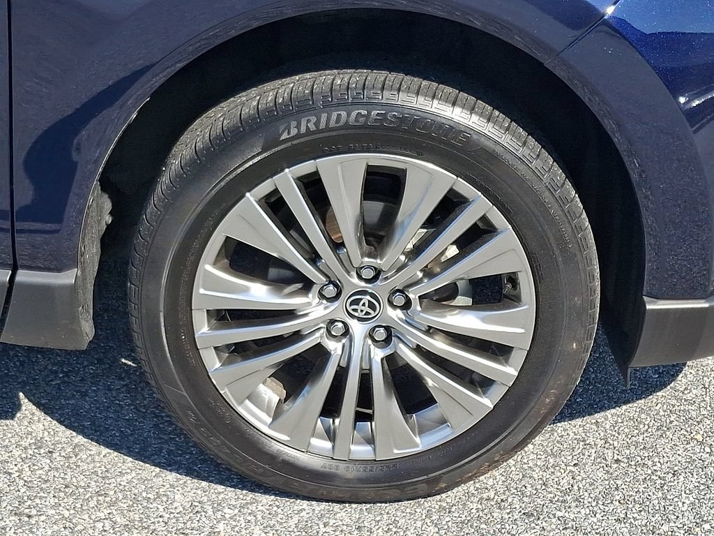 Used 2023 Toyota Venza Limited AWD/4WD image 8