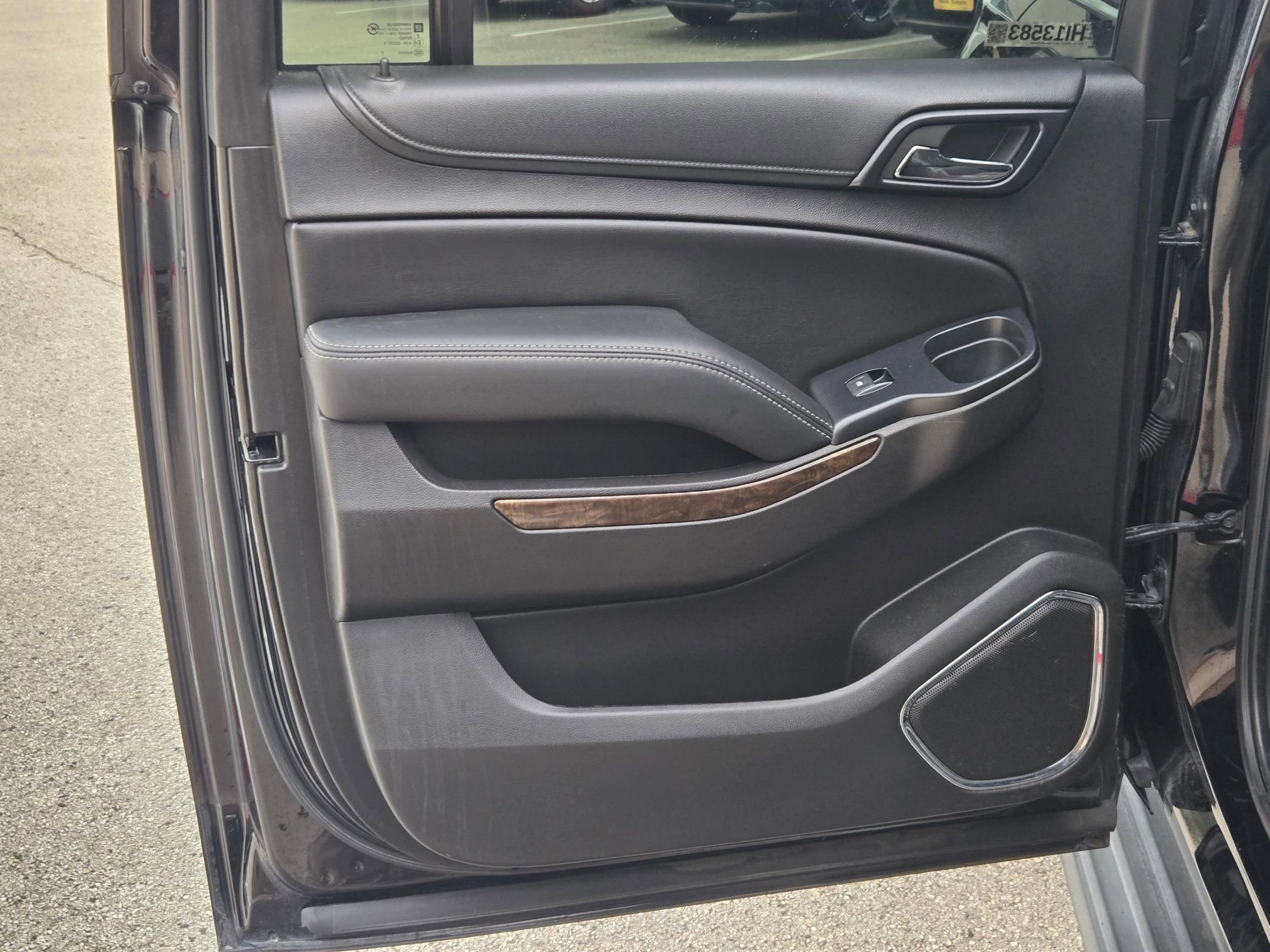 Used 2018 Chevrolet Suburban LT image 11