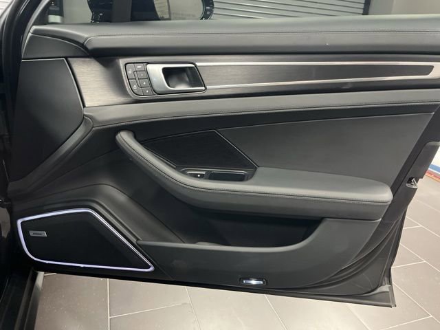 Used 2023 Porsche Panamera image 13