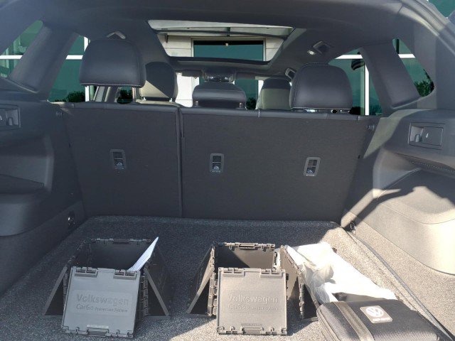 New 2026 Volkswagen Tiguan SE R-Line image 9