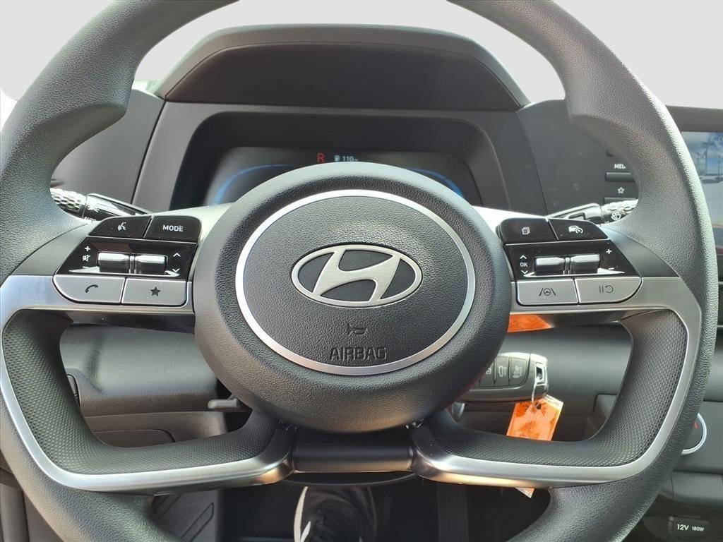 Certified 2025 Hyundai Elantra SE FWD image 14