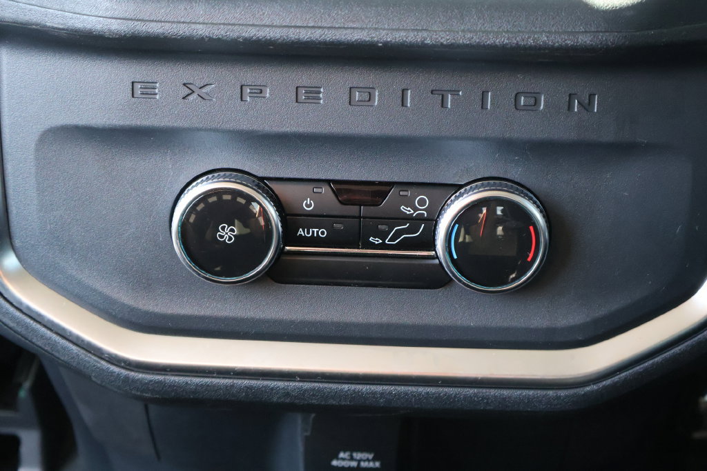 Used 2026 Ford Expedition Active AWD/4WD image 19