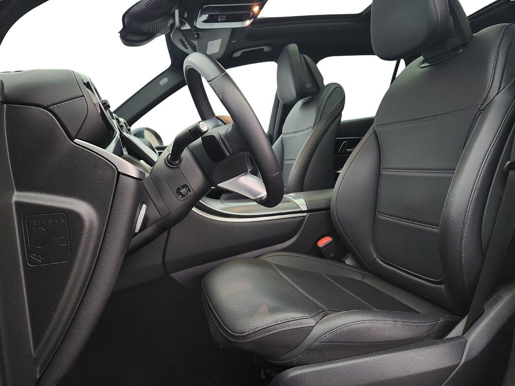 Used 2024 Mercedes-Benz GLC 300 4MATIC w/ Advanced USB Package image 11