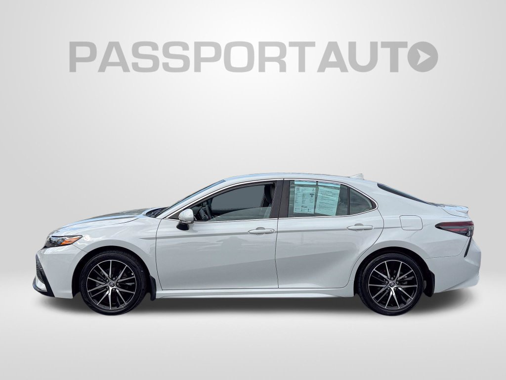 Used 2024 Toyota Camry SE FWD image 2