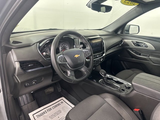 Used 2023 Chevrolet Traverse LT w/ Rear Camera Mirror Package image 21