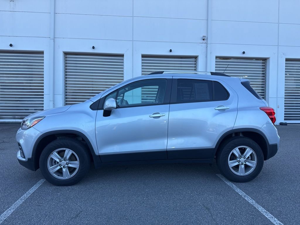 Used 2022 Chevrolet Trax LT w/ LT Convenience Package image 6