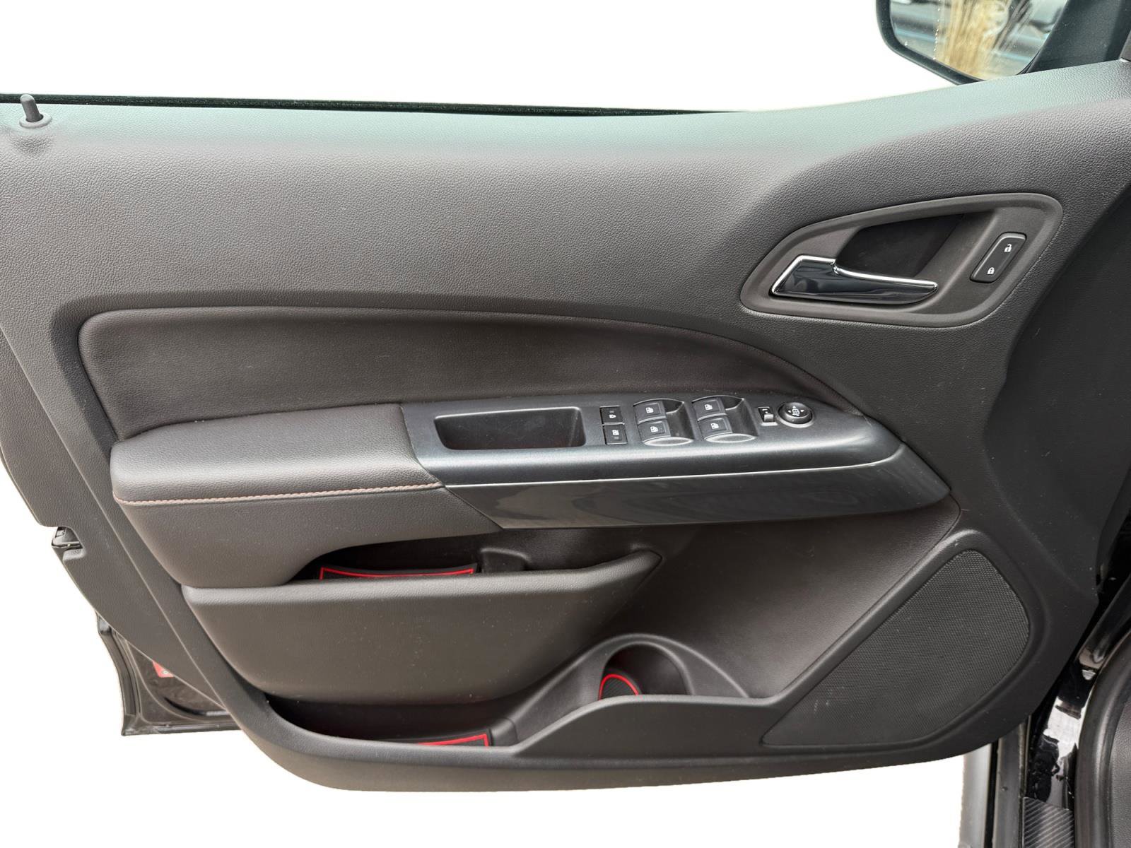 Used 2022 GMC Canyon AT4 image 9