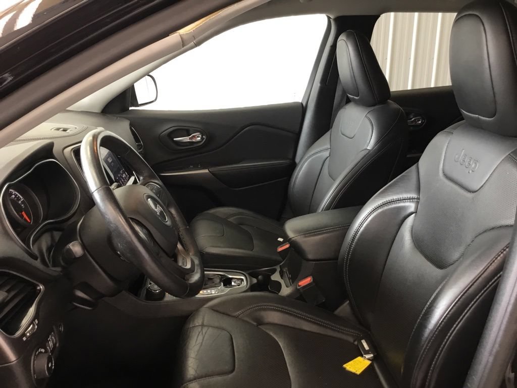 Used 2019 Jeep Cherokee Limited AWD/4WD image 10