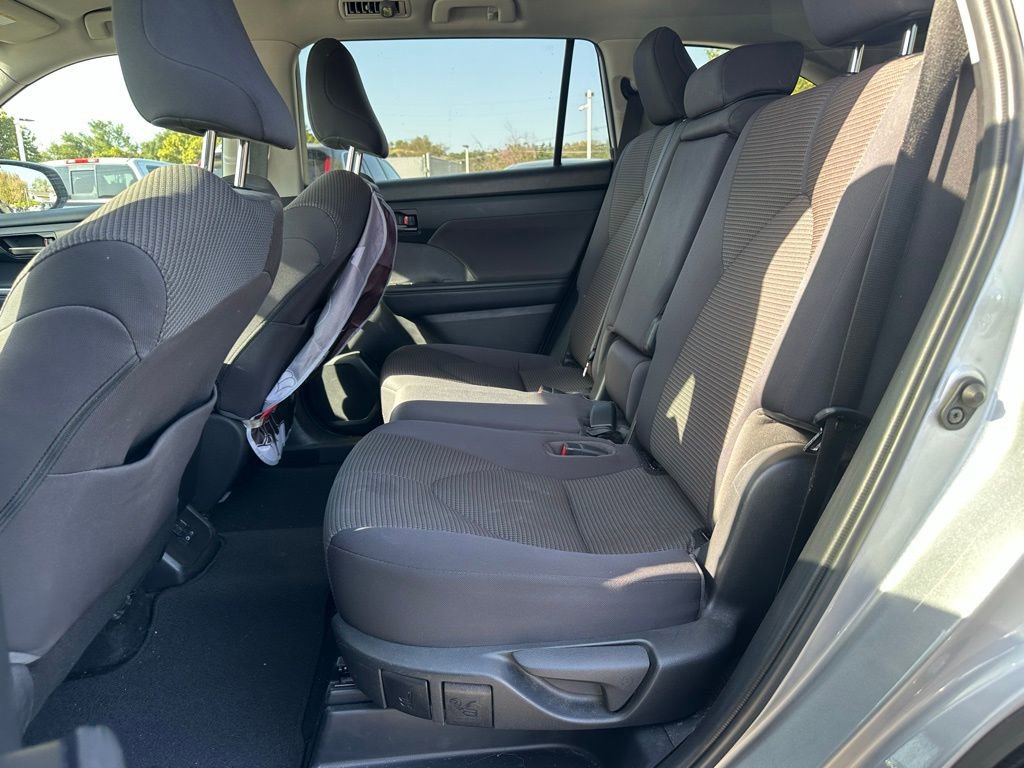 Used 2022 Toyota Highlander LE image 8