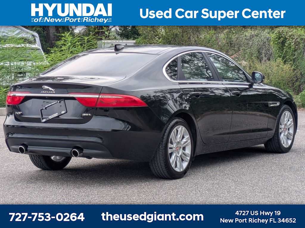 Used 2017 Jaguar XF RWD image 5