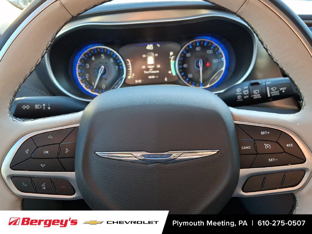 Used 2018 Chrysler Pacifica Limited FWD image 24