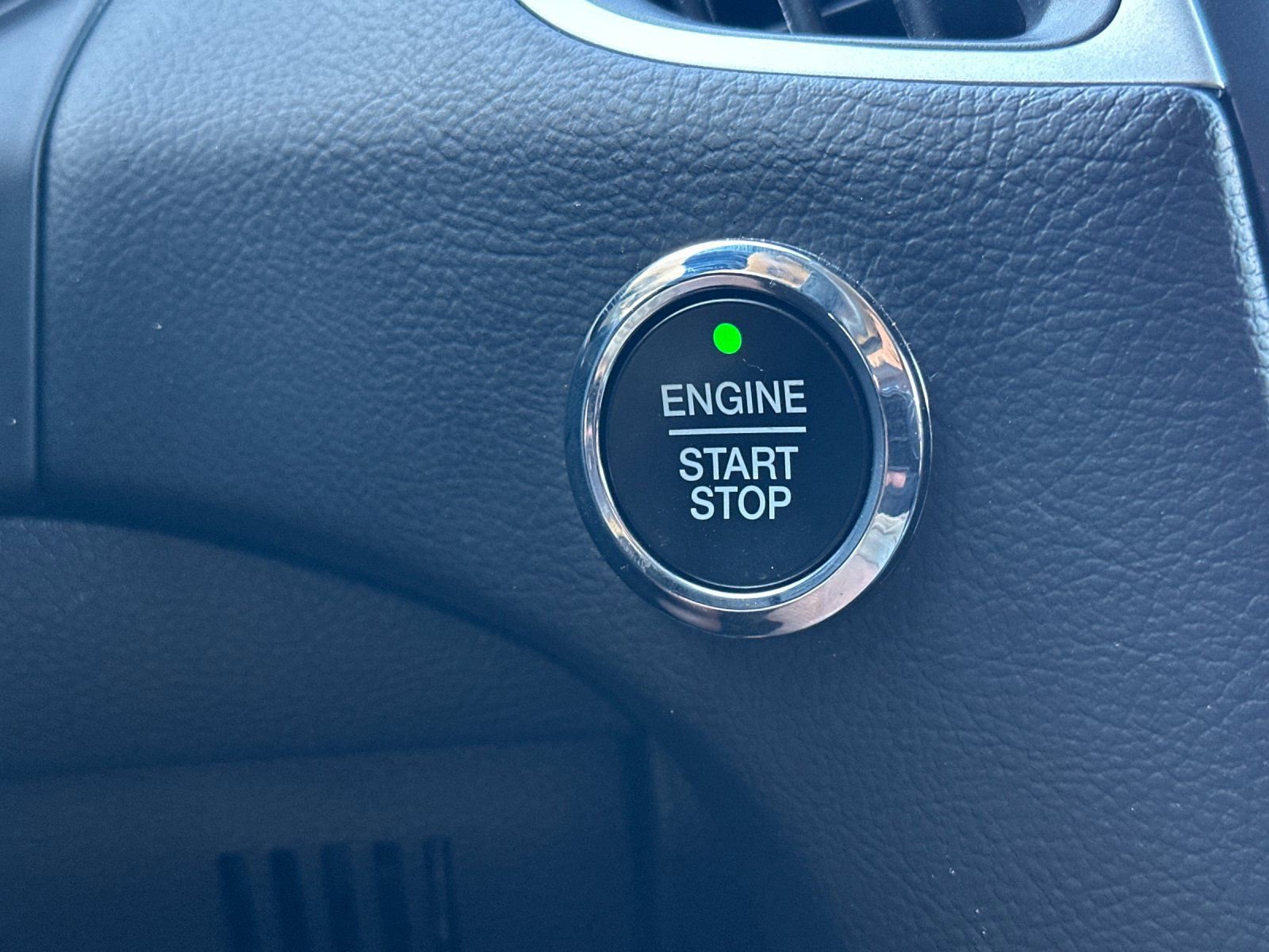 Used 2024 Ford Edge SEL image 25