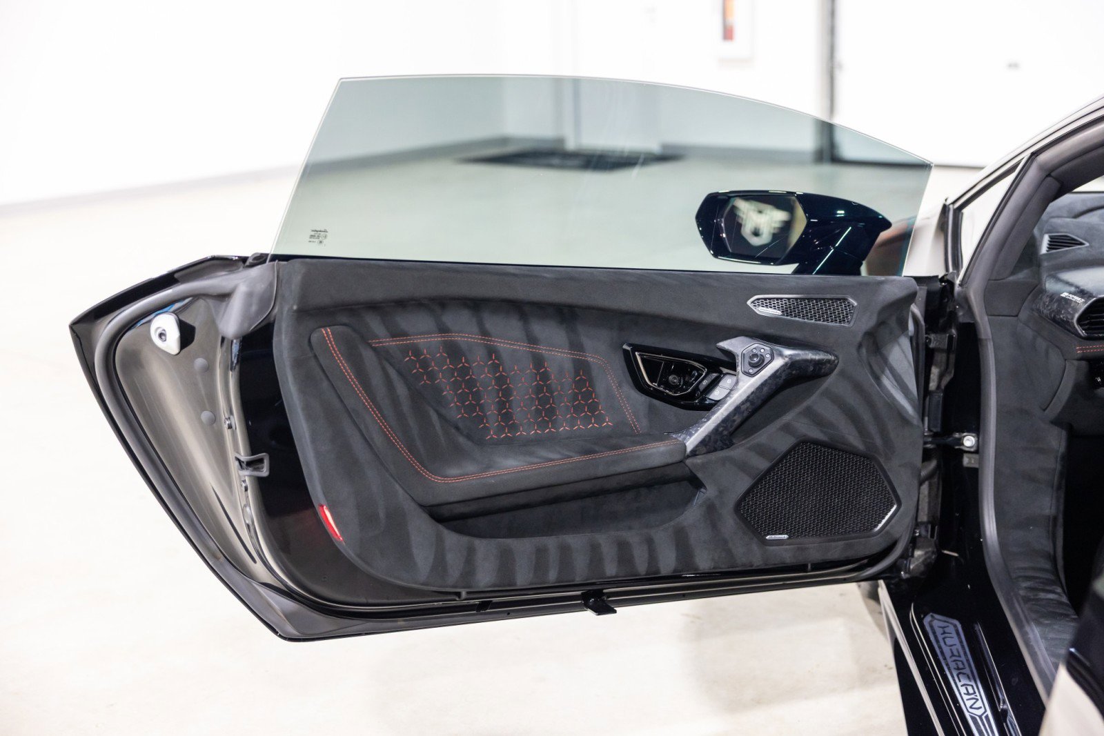 Used 2018 Lamborghini Huracan Performante image 31