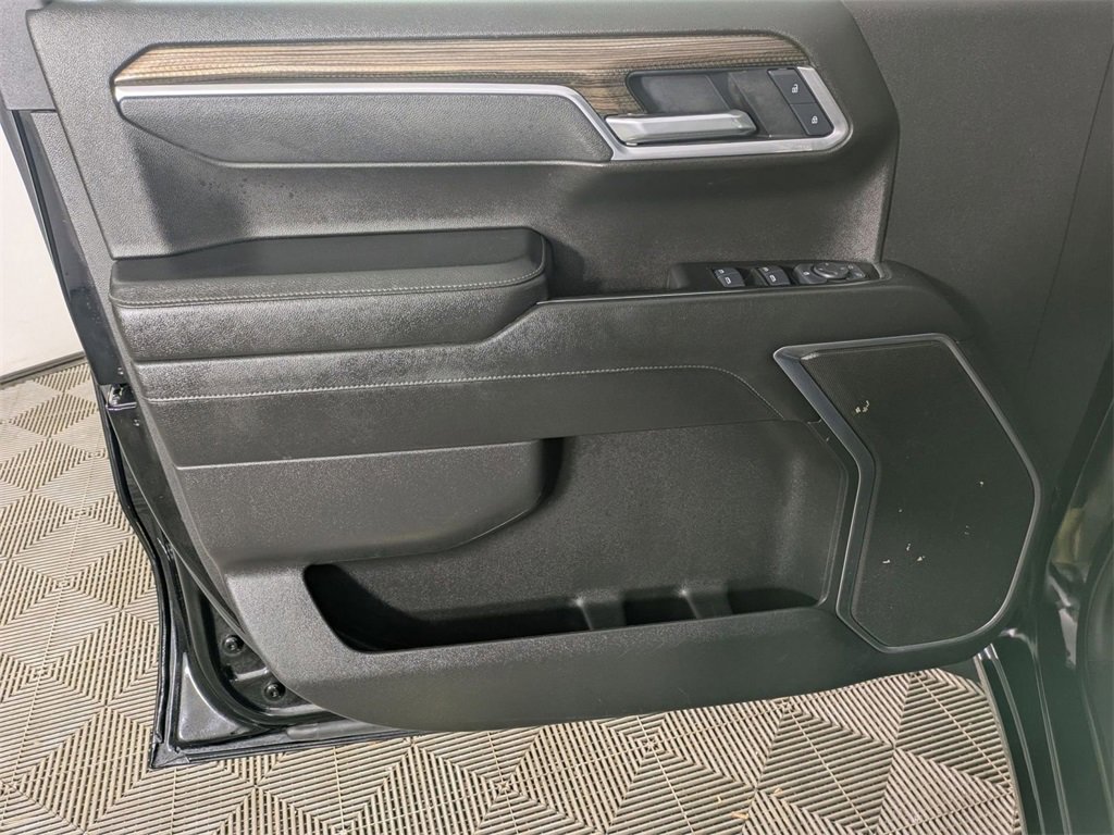 Used 2025 Chevrolet Silverado 1500 LT image 14