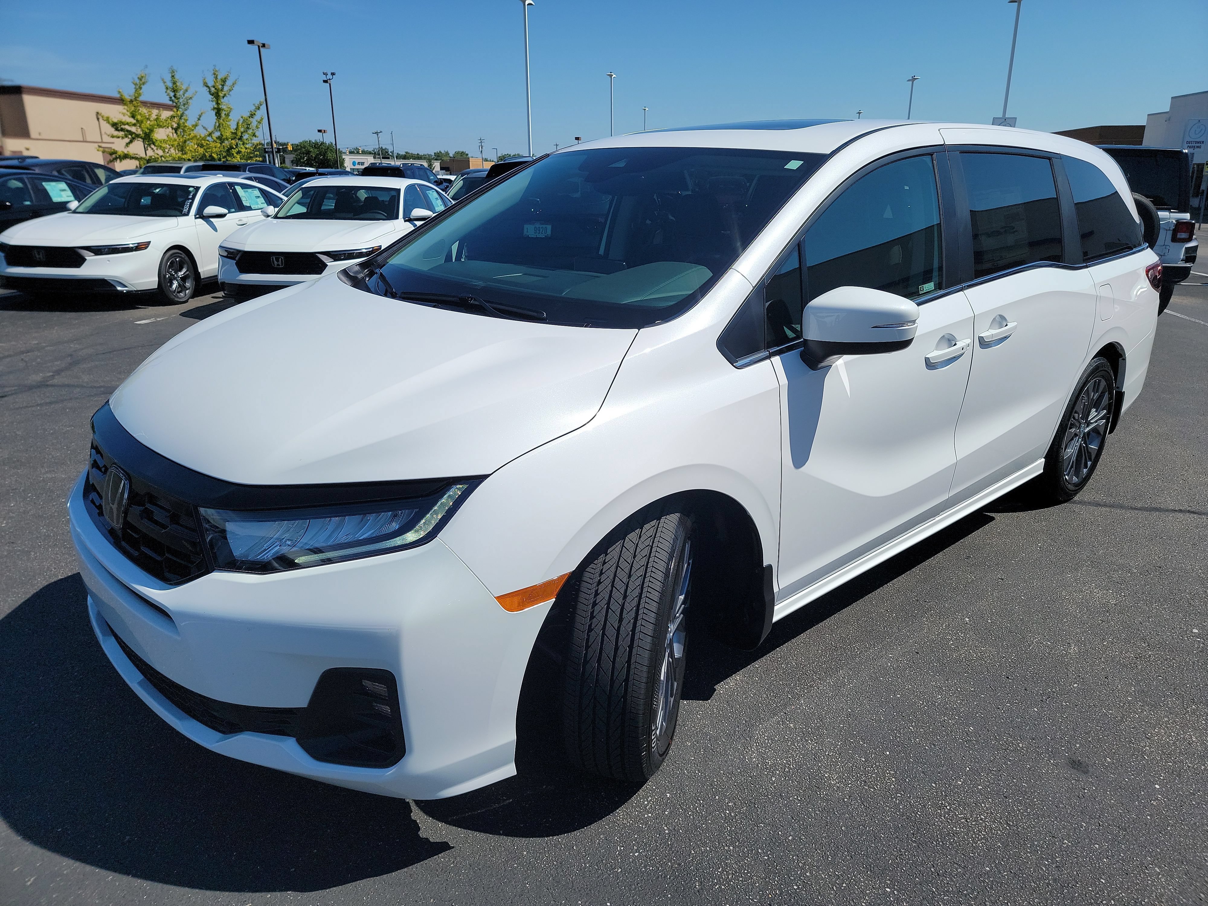 New 2027 Honda Odyssey Touring image 3