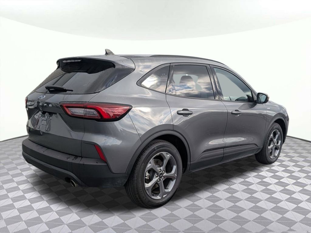 Used 2025 Ford Escape ST-Line FWD image 3