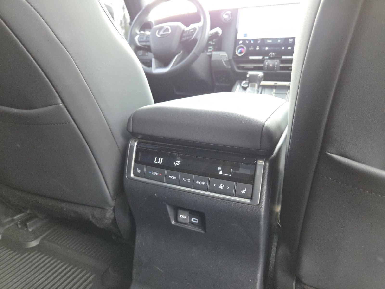 Used 2024 Lexus GX 550 w/ Cold Area Package AWD/4WD image 27