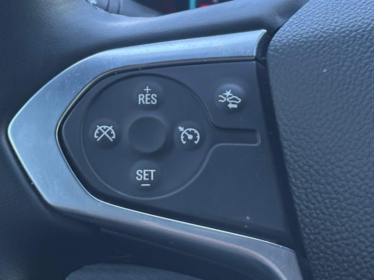 Used 2023 Chevrolet Traverse LT image 11