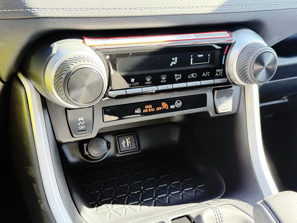 Used 2025 Toyota RAV4 LE image 17