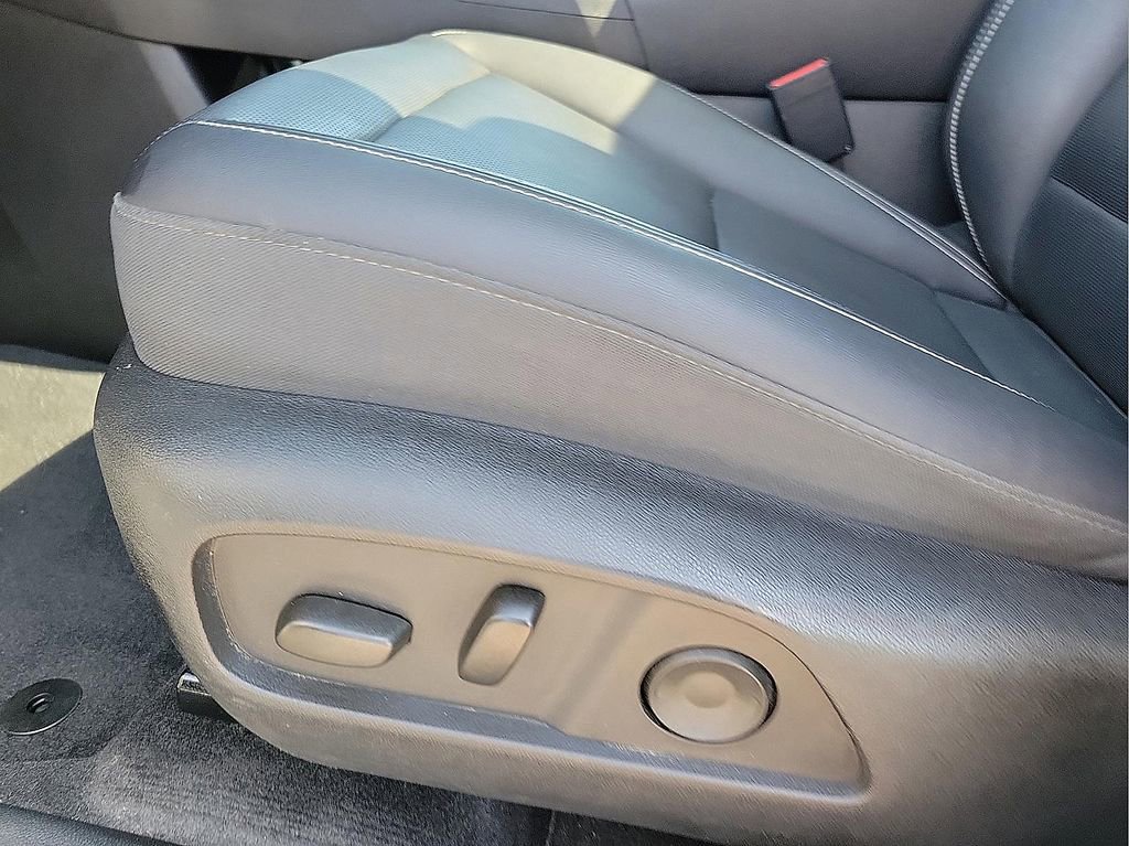 Used 2025 GMC Terrain Elevation w/ Elevation Premium Package image 12