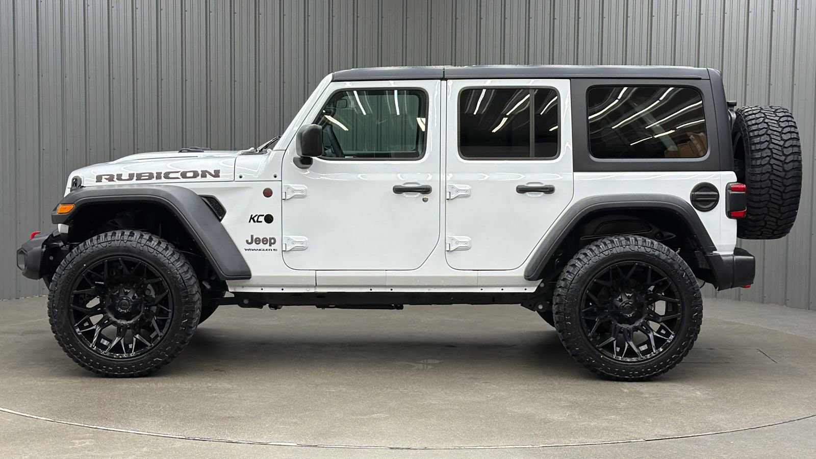 Used 2025 Jeep Wrangler Rubicon w/ Convenience Group image 2