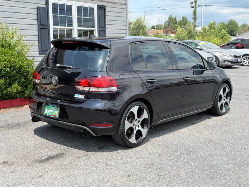 Used 2011 Volkswagen Golf 4-Door FWD image 5