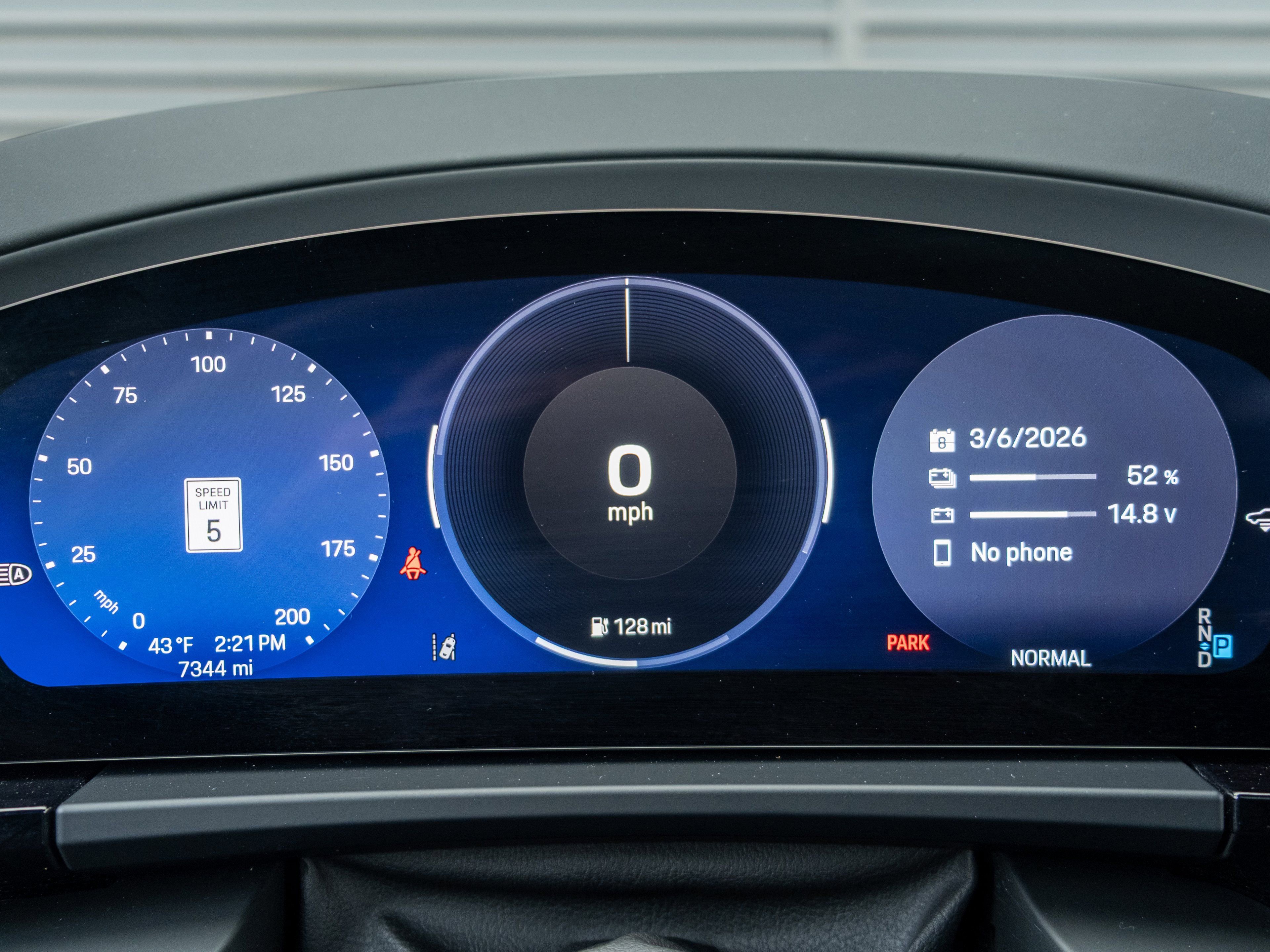 Certified 2025 Porsche Macan Turbo Electric image 34