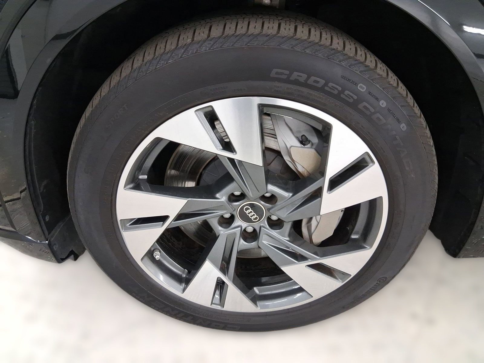 Used 2022 Audi e-tron Premium Plus image 11