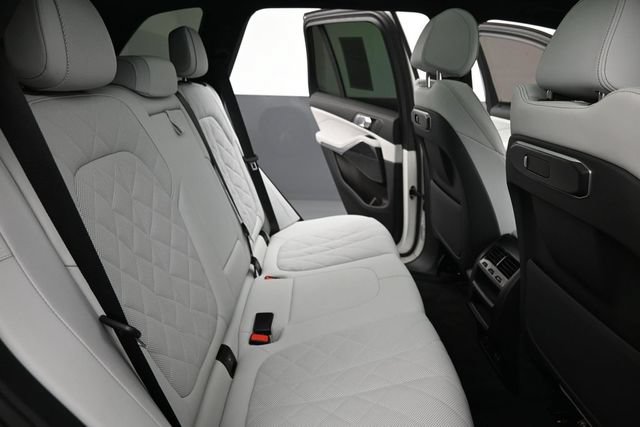 Used 2025 BMW X5 xDrive40i w/ M Sport Package AWD/4WD image 23
