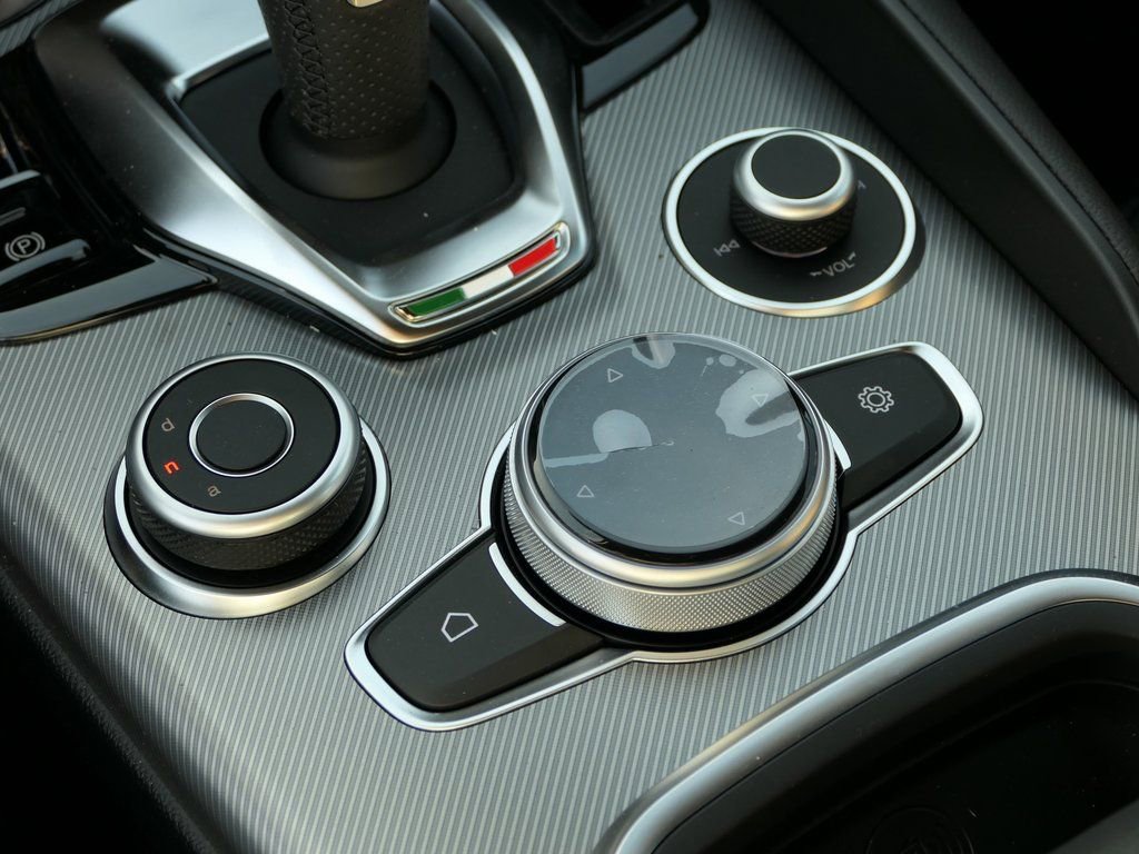 New 2025 Alfa Romeo Giulia AWD image 21