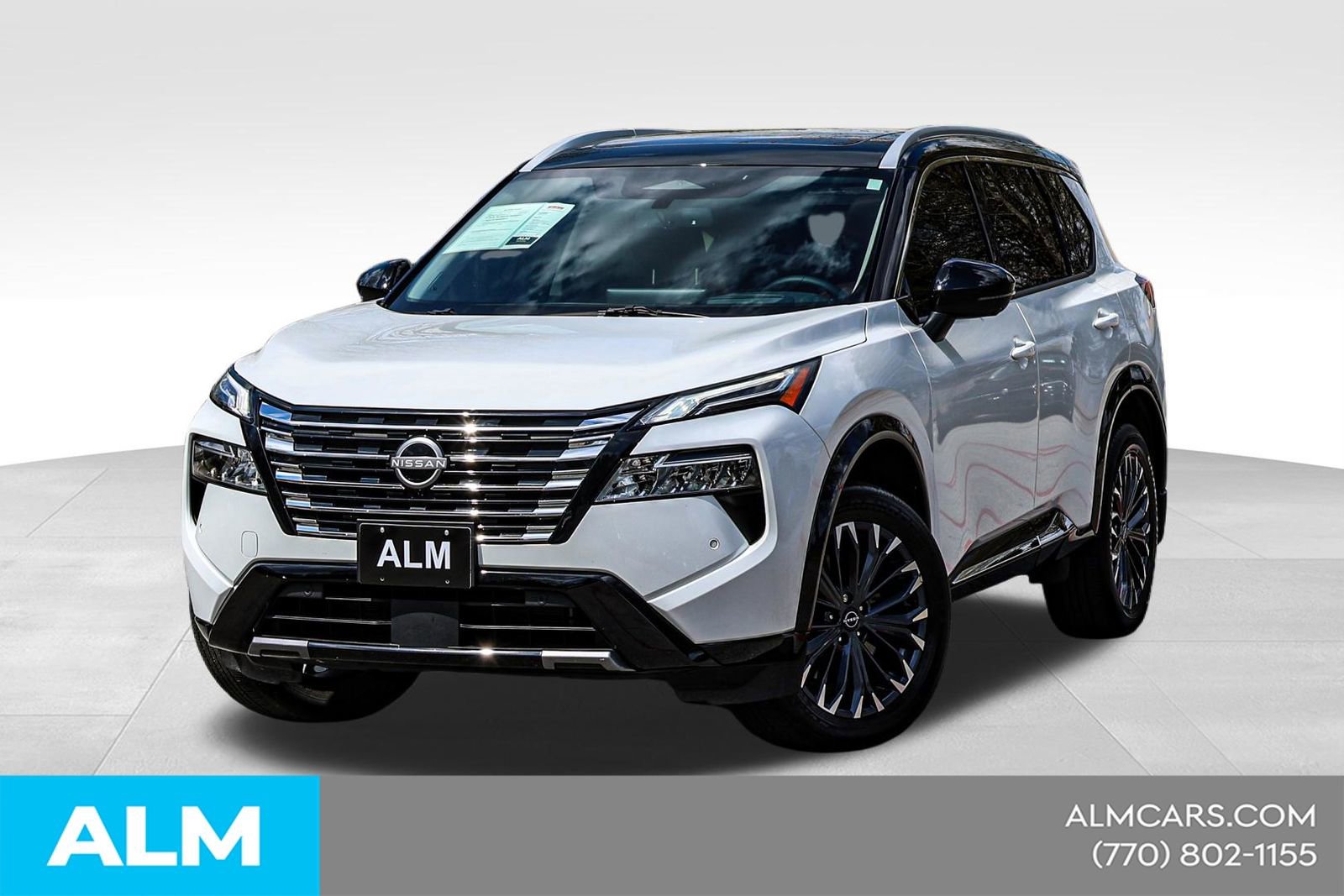 Used 2025 Nissan Rogue Platinum w/ Tech Package FWD image 1