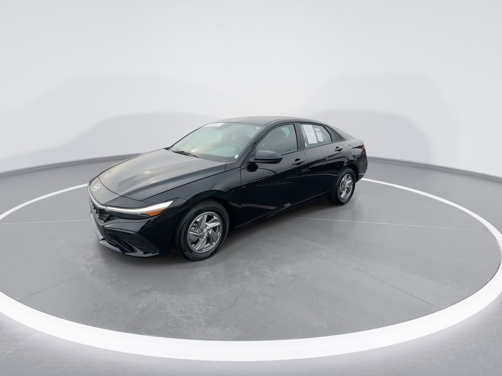 Used 2024 Hyundai Elantra SE image 4