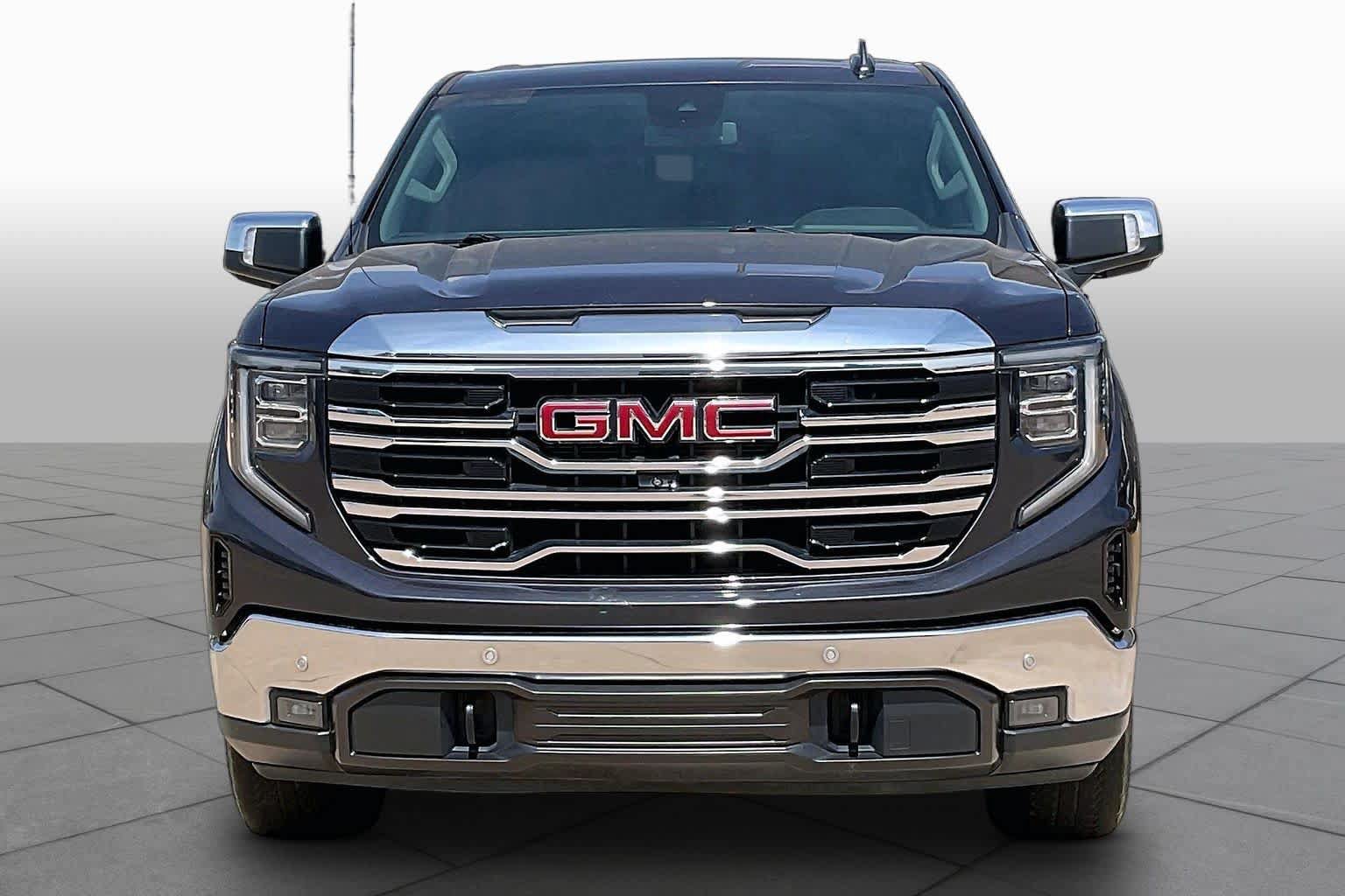Used 2022 GMC Sierra 1500 SLT w/ SLT Premium Plus Package AWD/4WD image 5