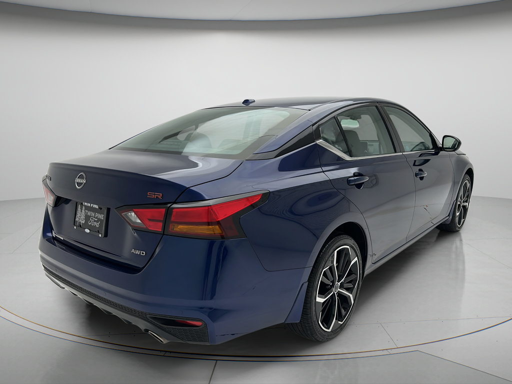 Used 2024 Nissan Altima 2.5 SR AWD/4WD image 3