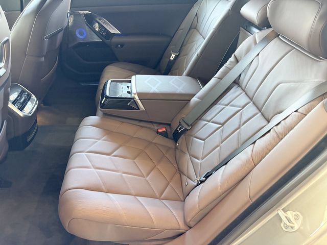New 2026 BMW i7 M70 w/ Executive Package AWD/4WD image 15