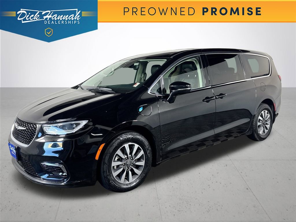 Used 2024 Chrysler Pacifica Select