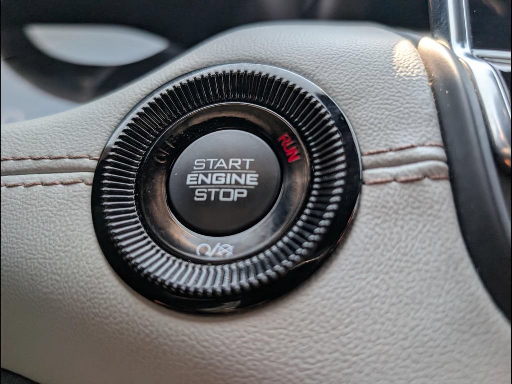 Used 2025 Jeep Compass Limited AWD/4WD image 8