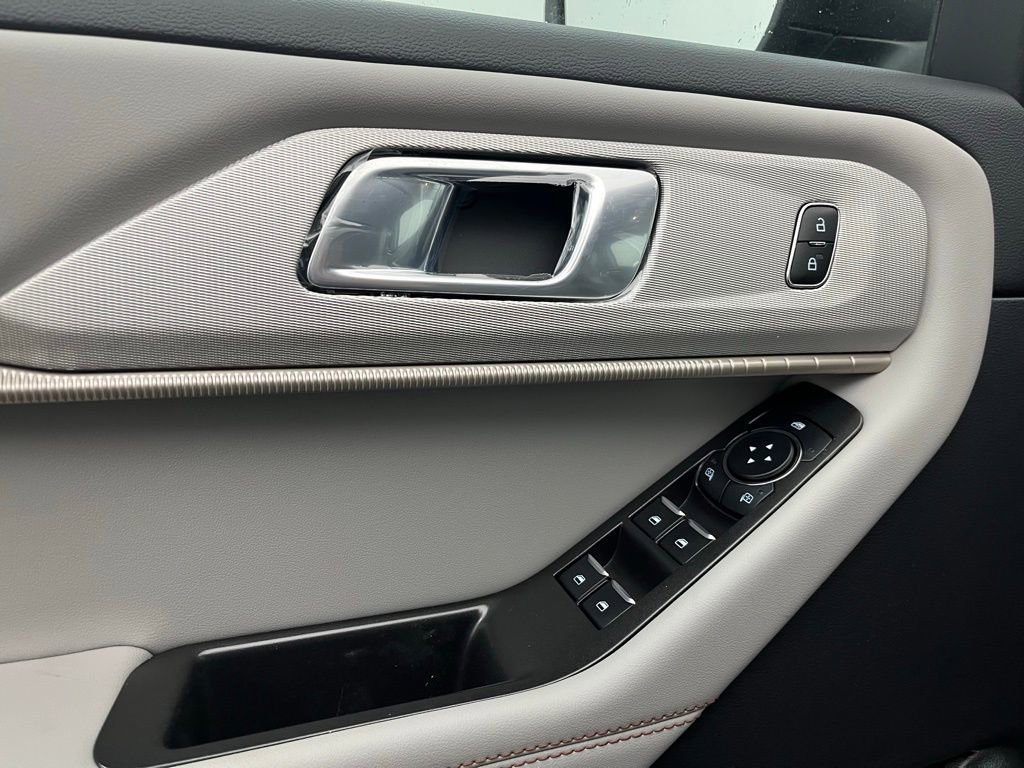 New 2026 Ford Explorer Active w/ Active Comfort Package image 18
