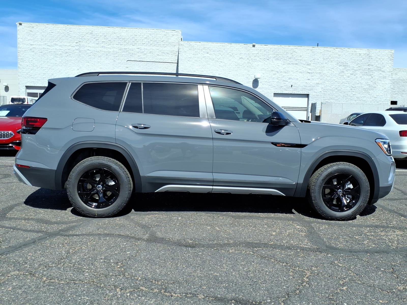 New 2026 Volkswagen Atlas Peak Edition image 7