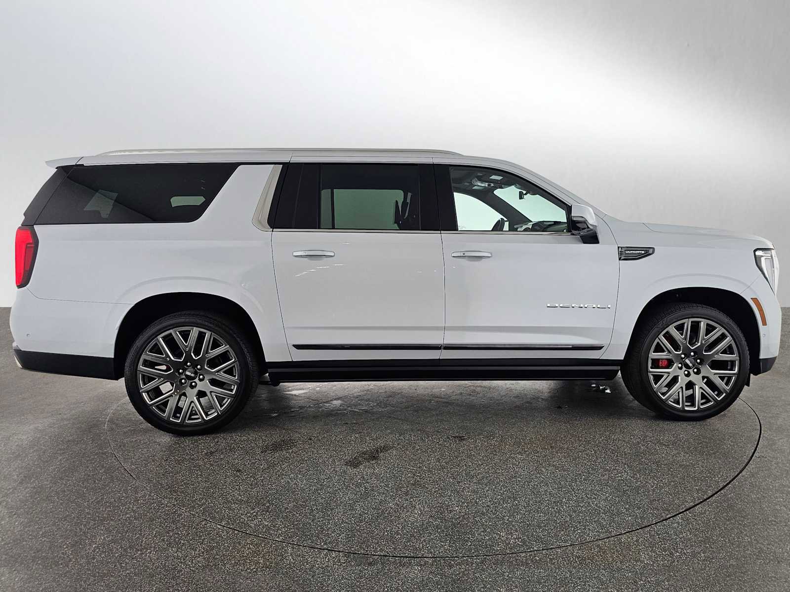 New 2026 GMC Yukon XL Denali Ultimate w/ LPO, Illumination Package image 2
