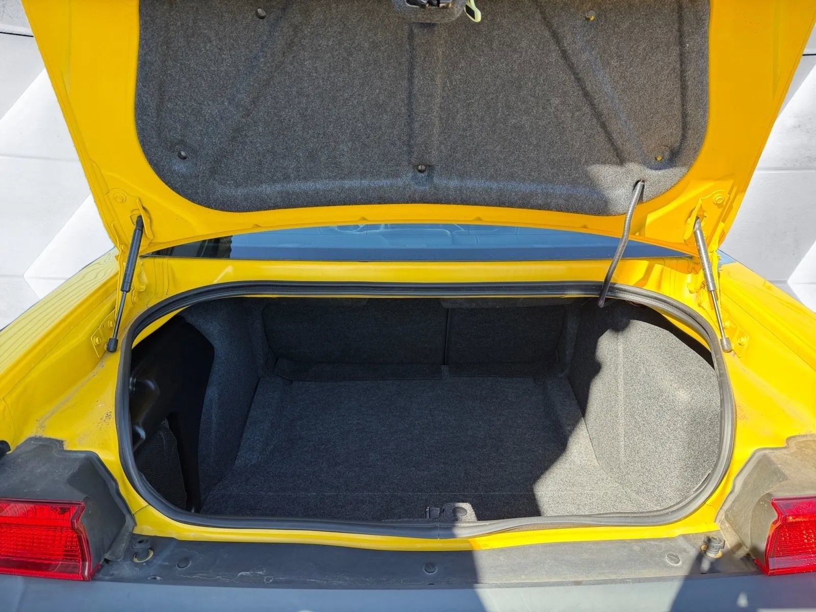 Used 2010 Dodge Challenger SRT8 w/ Special Edition Group image 21