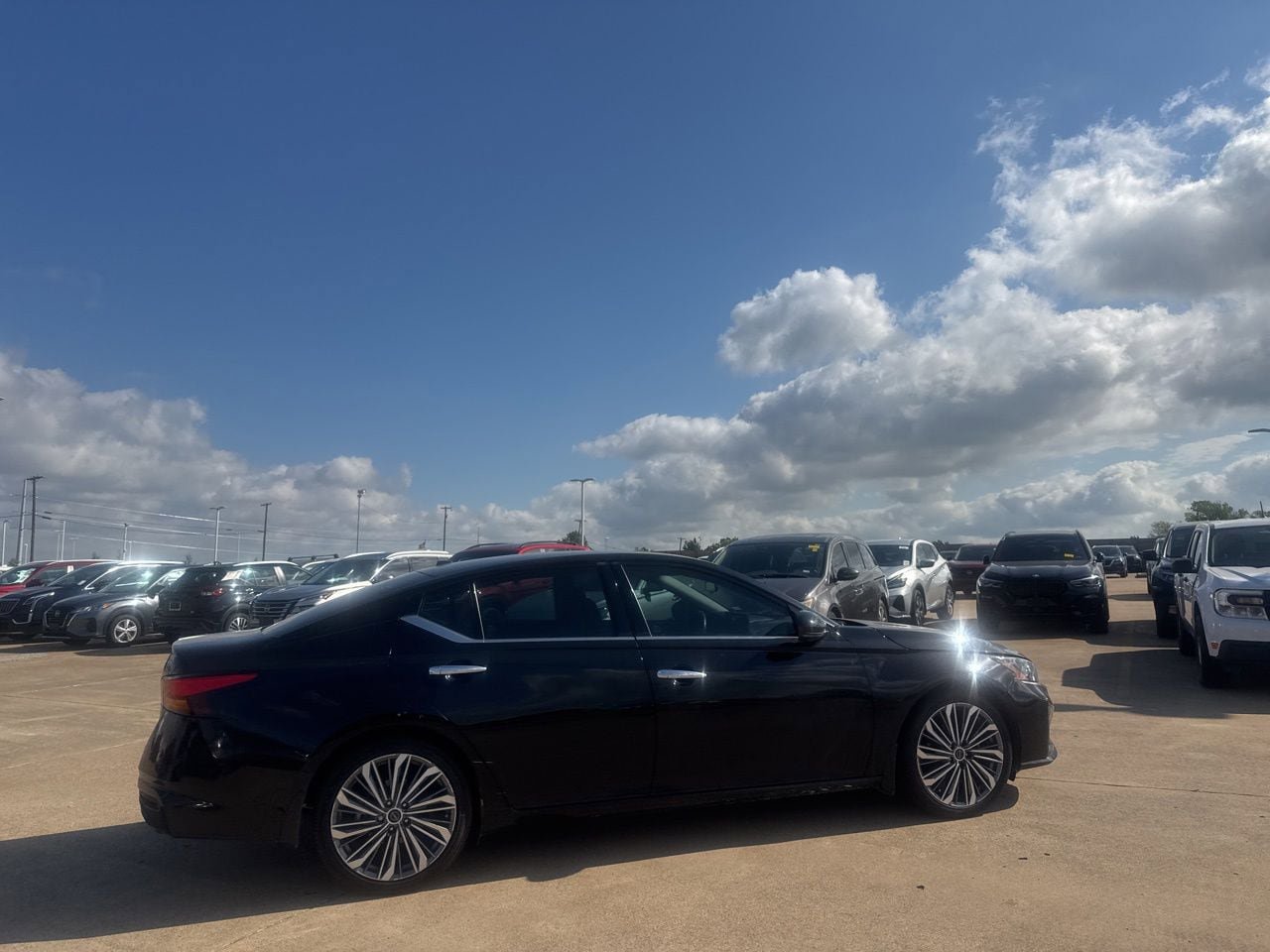 Used 2023 Nissan Altima 2.5 SL FWD image 23